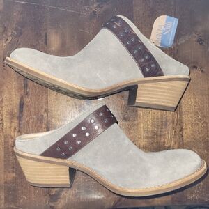 NWT - Aqua Soft Beige, Tan, Swede, Buckle Design Size 8.5.
